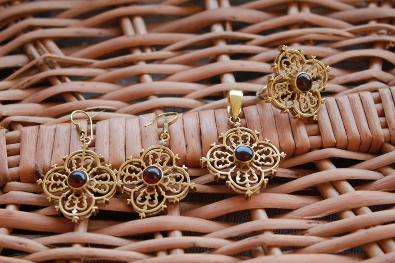 Natural Gemstone Flower Shaped Jewelry Set Combo of Pendant , Earrings and Ring