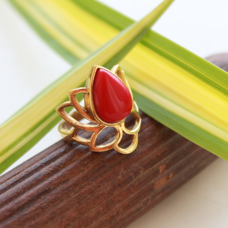 Natural Red Onyx Handmade Flower Shaped Birthstone Ring