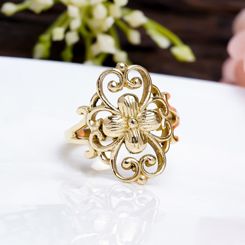 Flower Shaped Handcrafted Signet Minimalist Ring
