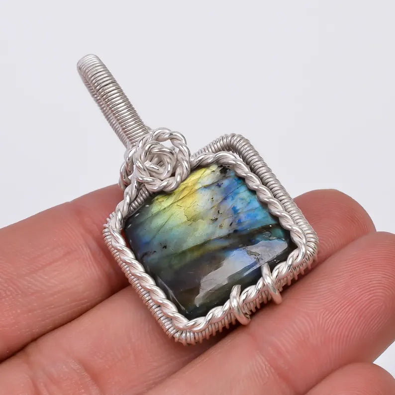 Labradorite Gemstone 925 Sterling Silver Pendant