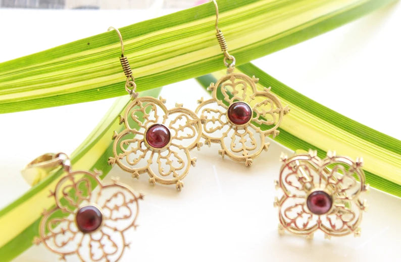 Natural Gemstone Flower Shaped Jewelry Set Combo of Pendant , Earrings and Ring