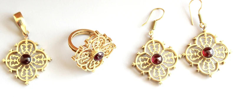 Natural Gemstone Flower Shaped Jewelry Set Combo of Pendant , Earrings and Ring